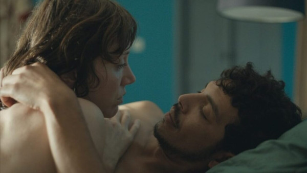 Derrière les palmiers